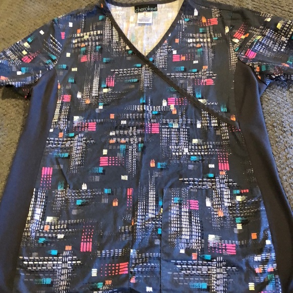 Scrub top bundle - Picture 7 of 8